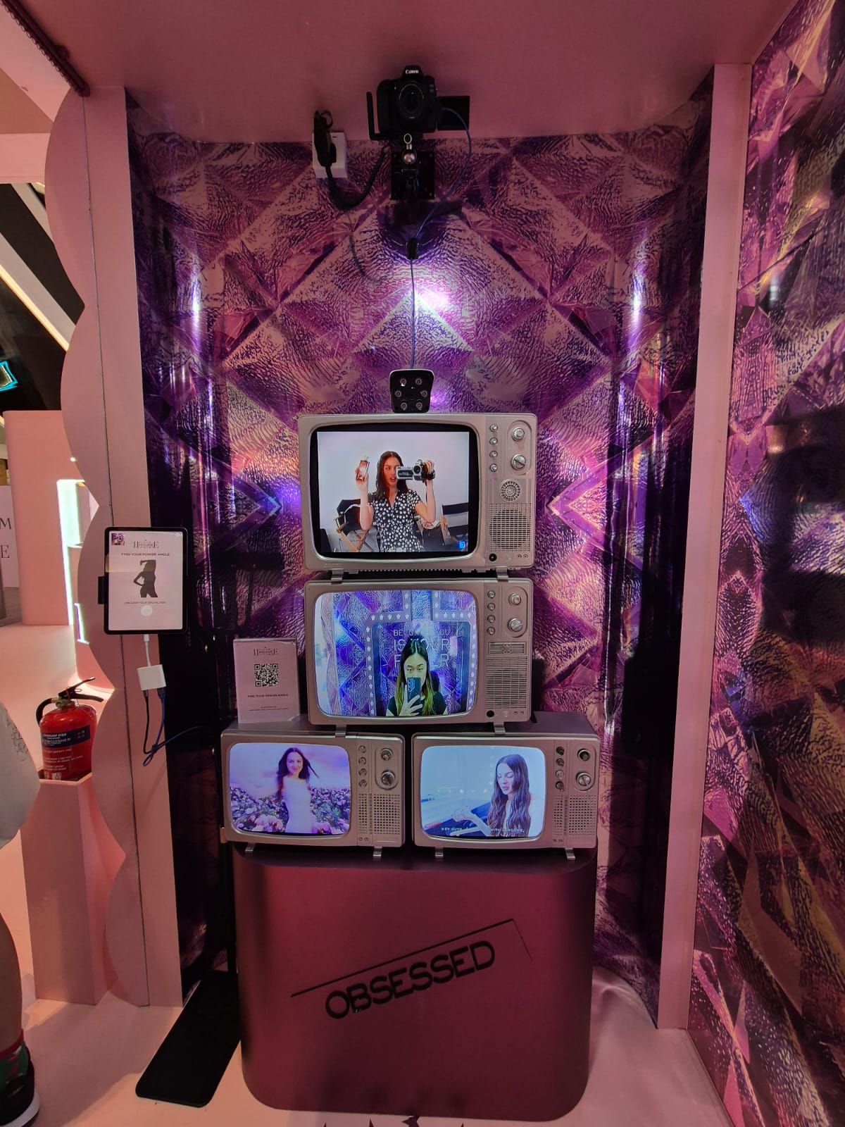 Lancôme retro TV photo booth at Idôle House